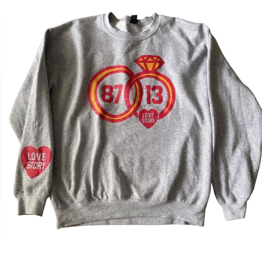 Taylor and Travis 87 / 13th love story sweatshirt – M